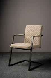 Mies carried on a romantic relationship with sculptor and art collector mary callery for whom he designed an artist's studio in huntington, long island, new york. Freischwinger Stuhl Modern Massivholz Stuhl Bei Mobelhaus Hamburg