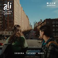After his father's passing, a teenager sets out for new york in search of his estranged mother and soon finds love and connection in unexpected places. Ali Ratu Ratu Queens Antara Mimpi Persahabatan Dan Keluarga Layar Id