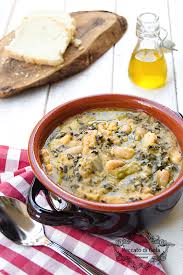 Cremosa e saporita, la ribollita è una zuppa toscana dalle origini antiche. Ribollita