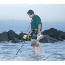 For instance, some people think of combing a beach in search of coins or buried treasure. Garrett Sea Hunter Mark Ii Metal Detector Shop Features Reviews Metaldetector Com