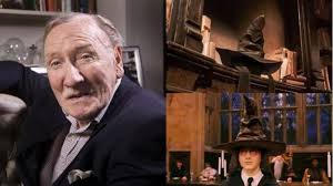 Leslie Phillips, Pengisi Suara Topi Seleksi 'Harry Potter' Wafat di Usia 98  Tahun