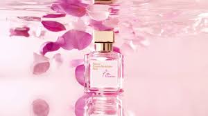 Two varieties of rose have bestowed the radiance and richness of their petals on this eau de parfum: L Eau A La Rose Eau De Toilette Agoratopia
