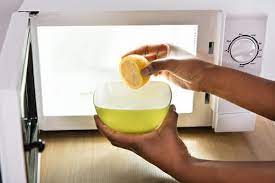 Il forno è sicuramente uno degli elettrodomestici meno piacevole da pulire. Come Pulire Il Microonde Con Sistemi Naturali La Guida Pratica