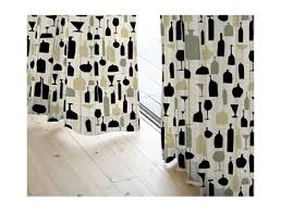 Además, puedes optar si la quieres confeccionada con ojales o trabillas, o si la quieres de 150x260cm o de 200x260cm. Cortinas Tipo Cocina En Tejido Con Dibujos De Cocina Y Hecha A Medida