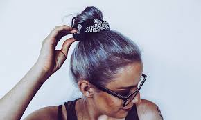Wir zeigen euch verschiedene varianten, wie ihr euer bandana binden könnt. Easy Bandana Frisuren Fur Lange Haare Missfinnland