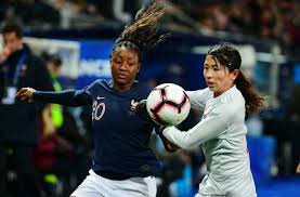 Découvre les survêtements et tenues du les maillots et les tenues de foot du japon te permettront de te composer un ensemble complet aux. La France Fait Tomber Le Japon International Amical France Japon 3 1 4 Avril 2019 Sofoot Com