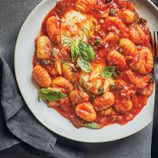 One Pot Gnocchi With Sausage Fennel And Tomato Sauce Ricardo Recipe Mild Italian Sausage Gnocchi Gnocchi Sauce