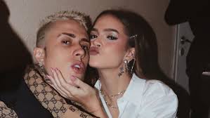 Mel Maia ganha buquê de flores de MC Daniel: 'Sou seu fã'