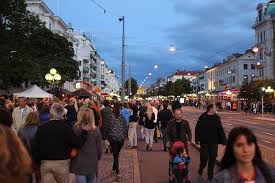 Försörjningsstöd går till medlemskap i hyresgästföreningen. Bostadsbolag Och Hyresgastforeningen Pa Plats Under Goteborgs Kulturkalas Lagenhet Se