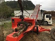 Dual action slicer cuts through the toughest branches. Woodchipper Wikipedia