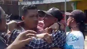 Dadang buaya (da) menarik perhatian khalayak dengan aksi nekat dan sok jagonya.bagaimana tidak, dadang buaya yang dikenal sebagai preman ini berani menyerang markas koramil dan polsek di garut. Ns 5s1fyxda1qm