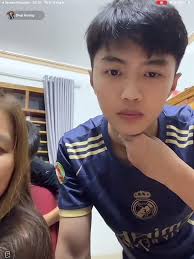 Mẹ Của Vi Hoàng Thế Duyệt Làm Nghề Gì