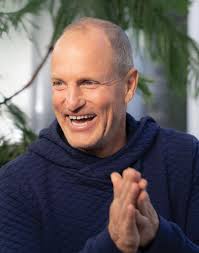 I finally figured out who Sara's sister looks like! Woody Harrelson.