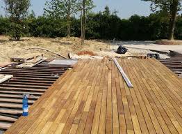 I pavimenti legno per esterni, funzionali ed eleganti. Montecarlo Pavimenti Treviso Vendita E Posa Legno Per Esterni