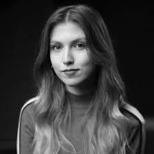 Lara Cantrell's Instagram, Twitter & Facebook