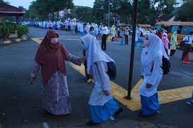 Sekolah menengah kesetanan is an animarion series trailer, which created as an end of studies aufrufe 6 tsd.vor 8 years. Guru Perlu Pastikan Pelajar Jaga Jarak Fizikal Utusan Digital