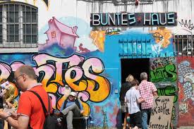 Zu bunt für die stadtverwaltung, die bemalung verstoße gegen das veru. Cd Kaserne Das Kultur Und Jugendzentrum In Celle Buntes Haus E V
