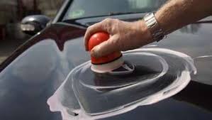 Mit Handarbeit Und Politur Glanzt Der Autolack Wieder Auto