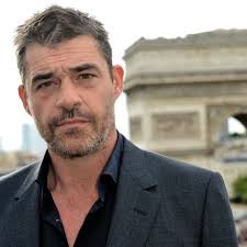 Interrogé par télé poche, thierry neuvic avoue d'ailleurs que gérer à la fois son image publique et son couple n'est pas de tout repos. Thierry Neuvic L Ex De Jenifer Celebre Comme Acteur Pour Illegitime Gala