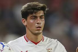 Real Madrid Masih Tertarik Pada Bek kanan Sevilla Juanlu Sanchez yang  Diincar Manchester United