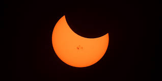 On parle d'une éclipse annulaire. Eclipse Solaire En Vue Jeudi A Mayotte Et A La Reunion