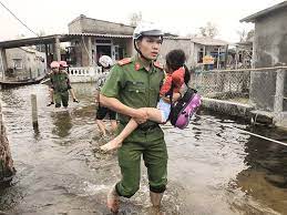 Sau những vụ án, vụ việc khép lại, những lá thư cảm ơn của người dân, hay cả chính những đối tượng phạm tội gửi đến tập thể, cá nhân các cán bộ, chiến sỹ công an nhân dân là sự động viên, khích lệ rất ý nghĩa, tạo thêm những động lực, trách nhiệm trong công tác đấu tranh với các loại tội phạm. Sang Ngá»i Hinh áº£nh NgÆ°á»i Chiáº¿n SÄ© Cong An Giup Dan Giá»¯a Mua MÆ°a Bao Bao Cong An Nhan Dan Ä'iá»‡n Tá»­