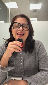 📖✨ ¿Se puede narrar una ciudad a través de sus personajes? ¡Claro que sí!  En la charla maestra con Manuela Espinal, descubrimos cómo dar vida a  personajes memorables con técnicas, ejemplos y