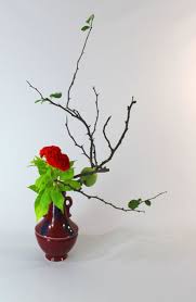 Fall Ikebana In A Vase Using Quince Ikebana Japanese Flowers Ikebana Flower Arrangement