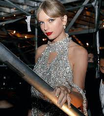 Taylor Swift wore a naked dress to the VMAs: Here are all the details |  Vogue India