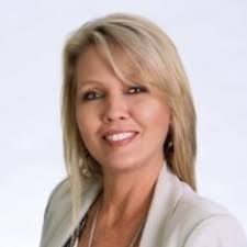 Donna Moll's Instagram, Twitter & Facebook