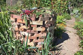 Written and produced by cara greenberg, you can find it here every sunday at 8am. 15 Creative Ways To Use Bricks In Garden Design Gardener S Path