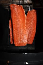 Lachsfilets Werden Zum Rauchern Aufgehangen Kaltgeraucherte Lachsfilets Fisch Rauchern Fleisch Rauchern Raucherlachs