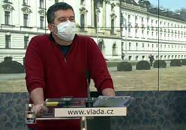 Probrali jsme červený svetr a zákulisí událostí kolem krize. Cerveny Svetr Si Nesvleknu Hranice Bychom Mohli Otevrit Rika Exkluzivne Jan Hamacek