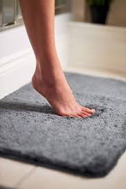 You can either clean the bath mat by hand in the bathtub or you can put it in the washing machine with bleach. Luxury Grey Bath Mat Microfiber Non Slip Bath Rug With Super Soft Absorbent Dry Fast