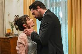 Yasak elma dizisinin en sevilen çifti ve başından beri en çok yakıştırılan iki ismi oldu onur tuna ve sevda erginci. Yasak Elma Dizisinde Sok Ayrilik Onur Tuna Ile Sevda Erginci Yasak Elma Dan Ayriliyor Mu Dizihaberci