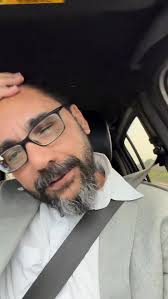 Atenção para este bilête!, Nos veremos daqui a pouco, logo mais às 18h30 no  @taguaparquetaguatinga pelo @candangueriafestival., Comigo, @mouraowill,  @jadaobass2025, @carolsennadf e @caiofonsecamusica ...