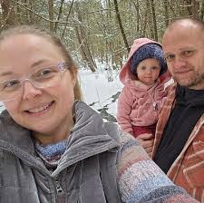 Kerry Wright's Instagram, Twitter & Facebook