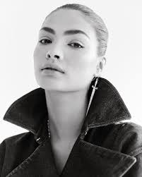 🖤 Paige Henry #naturalbeauty @paigemhenry wearing @heartofbone_ with #hair  & #naturalmakeup by @justinhenrybeauty #modelportrait  #blackandwhitephotography