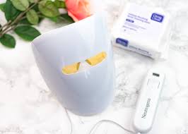 Relatively speaking (compared to neutrogena ultra sheer 90) , the price seemed extremely high. Review Neutrogena Light Therapy Acne Mask Does It Really Work Jessoshii