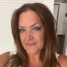 Lisa Shellenberger's Instagram, Twitter & Facebook