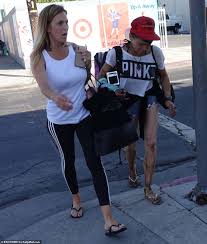 Problemy osobiste doprowadziły ją do załamania nerwowego. Former Baywatch Actor S Homeless Ex Wife Tells Dailymailtv How She Lost Everything Express Digest