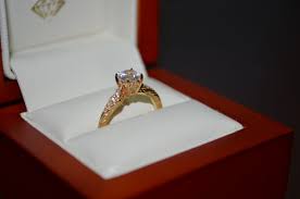Toko ini menjual beragam cincin tunangan dan berbagai gambar cincin kawin yang bisa memudahkan. Gambar Tangan Cincin Merah Kuning Pertunangan Perhiasan Seni Emas Berlian Cz Fashion Aksesori Jewlry 4928x3264 867300 Galeri Foto Pxhere