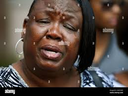 Patty King, daughter of B.B. King, cries outside of Clark County Family  Court Thursday, May 7, 2015, in Las Vegas. A dispute over B.B. King's  health and wealth has been tossed out