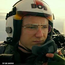 Kinda weird weapon, but I like it. Sneaky asassin build lol. Time to save  up for a legendary pilot.