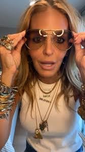 Lorraine Madsen's Instagram, Twitter & Facebook