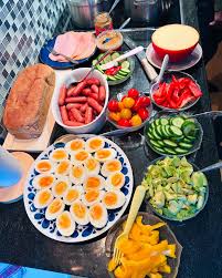 Greetings from Sweden 🇸🇪 Morning walk connecting with nature feels so  good even though it's cold. Evening walk connecting with family after  celebrating Xmas with delicious food and playing fun games feels