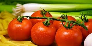 Khasiat tomat yang bermanfaat untuk anda yang bertubuh gemuk adalah mengurangi kadar lemak yang ada pada tubuh. 7 Manfaat Tomat Untuk Wajah Dan Bibir Bahan Alami Yang Kaya Khasiat Merdeka Com