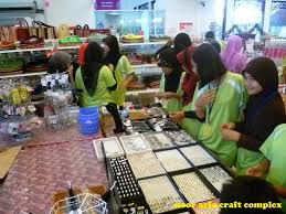 Nama noor arfa memang sudah tidak asing lagi dalam industri batik. Noor Arfa Craft Complex Nacc Rombongan Sekolah Field Trip Trip Crafts