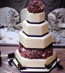 Resultado de imagem para bolos incriveis de casamento