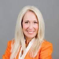 Amy Linehan's Instagram, Twitter & Facebook